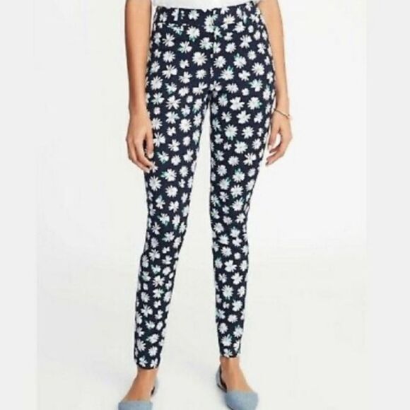 ☔️🔹️Old Navy Blue & White Daisy Print Pixie Pants Size 6 - Picture 1 of 8